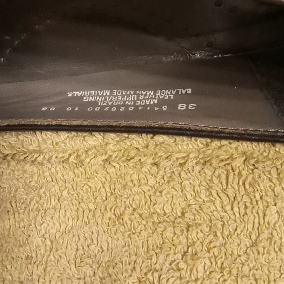 Shoes - Picture 4 of 6